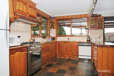 Property photo of 12 Glenscott Crescent Strathmore Heights VIC 3041