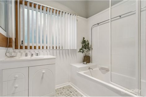 Property photo of 3 Halifax Court Ashburton VIC 3147