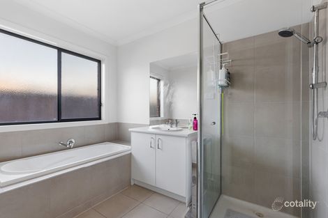Property photo of 15 Ostend Crescent Point Cook VIC 3030