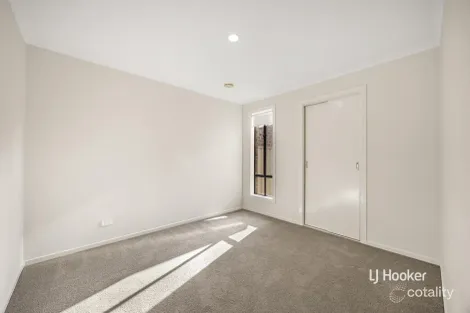 Property photo of 15 Riparian Way Brookfield VIC 3338