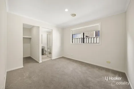 Property photo of 15 Riparian Way Brookfield VIC 3338