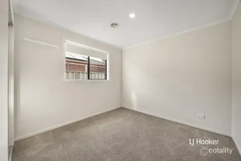 Property photo of 15 Riparian Way Brookfield VIC 3338