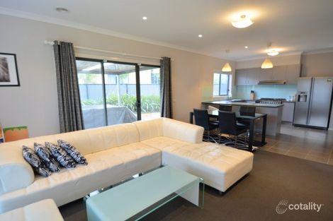 Property photo of 11 Highbury Circuit Craigieburn VIC 3064