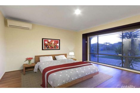 Property photo of 42 Bateman Grove Hampton Park VIC 3976