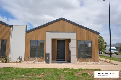 2 Hestia Walk, Weir Views, VIC 3338