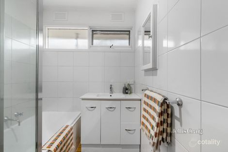 Property photo of 71 Thompson Crescent Research VIC 3095