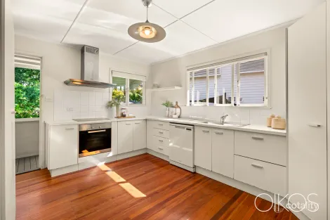 Property photo of 52 Chiswick Road Bardon QLD 4065
