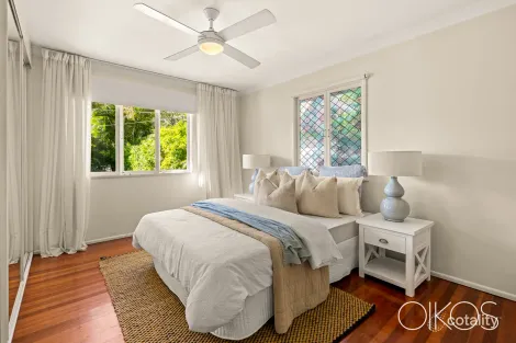Property photo of 52 Chiswick Road Bardon QLD 4065