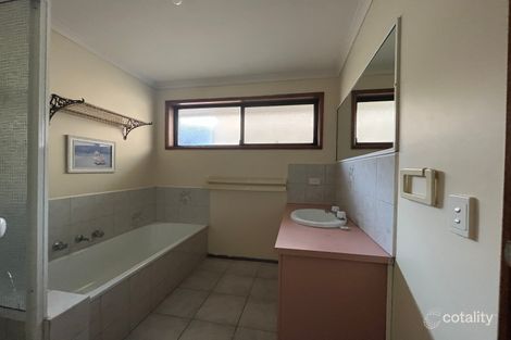 Property photo of 4 Diosma Court Narre Warren VIC 3805