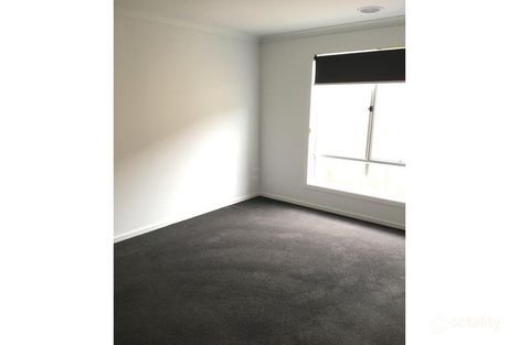 Property photo of 40 Caversham Drive Pakenham VIC 3810
