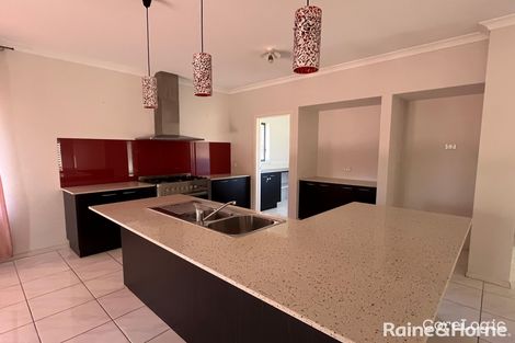 Property photo of 1 Monckton Place Caroline Springs VIC 3023