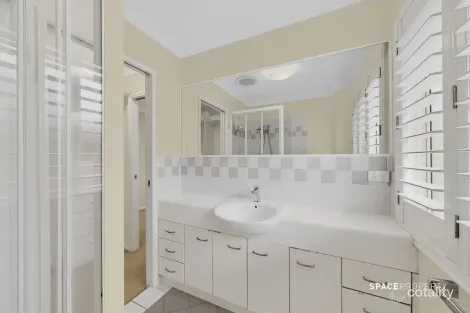 Property photo of 12/360 Simpsons Road Bardon QLD 4065