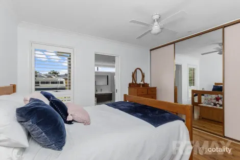 Property photo of 9 Rowe Street Lake Albert NSW 2650