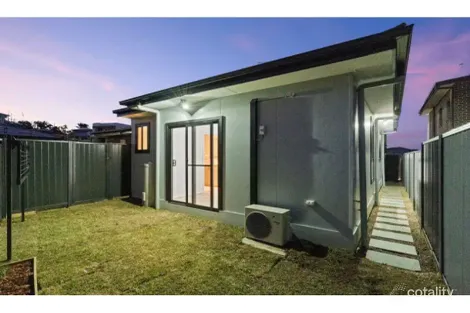 Property photo of 1 Violenta Way Rosemeadow NSW 2560
