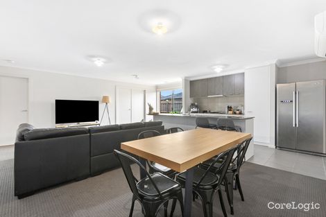 Property photo of 10 Sandstone Circuit Carrum Downs VIC 3201