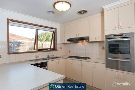 Property photo of 15 Laggan Court Endeavour Hills VIC 3802