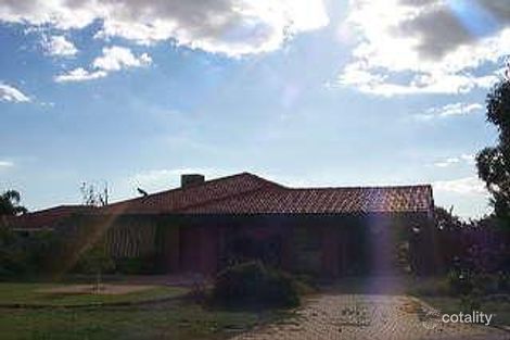 10 Norbertine Cl, Queens Park, WA 6107