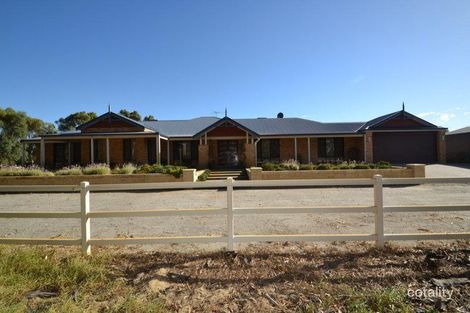 9 Country Dr, Oakford, WA 6121