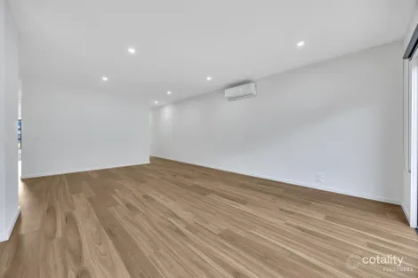 Property photo of 10 Centralpark Walk Strathtulloh VIC 3338