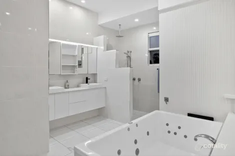Property photo of 13 Pinnaroo Street Hope Island QLD 4212