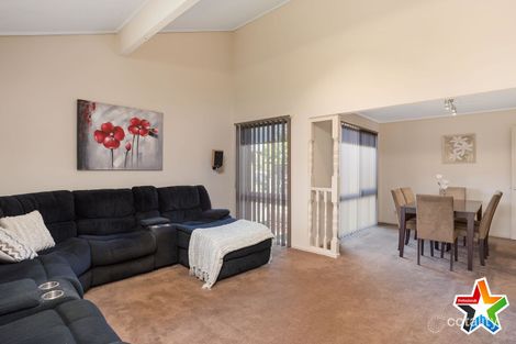 Property photo of 2 Summerhill Park Drive Mooroolbark VIC 3138