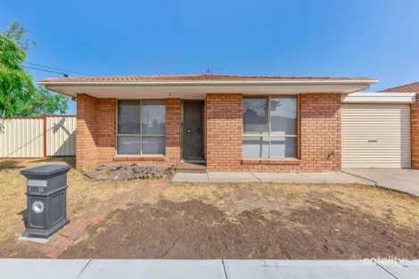 1/13 BRANSTON RD, ST ALBANS, VIC 3021