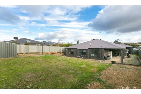 Property photo of 5 Klim Avenue Kangaroo Flat VIC 3555