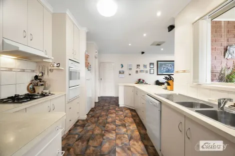 Property photo of 331 Shirleen Crescent Lavington NSW 2641