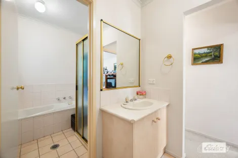 Property photo of 331 Shirleen Crescent Lavington NSW 2641