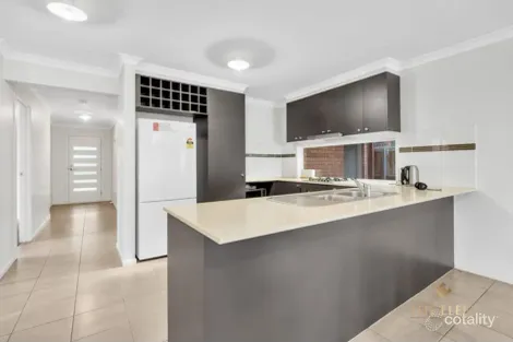 Property photo of 18 Sinclair Crescent Tarneit VIC 3029