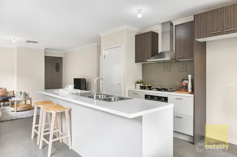 Property photo of 13 Opal Street Cobblebank VIC 3338