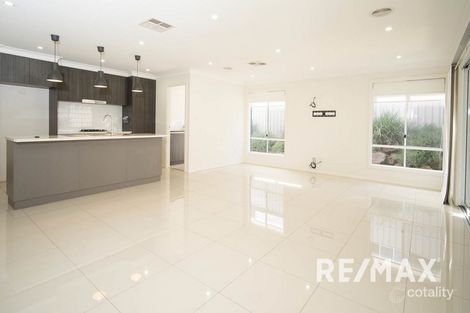 Property photo of 9 Glenrock Close Bourkelands NSW 2650