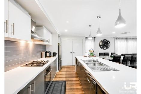 Property photo of 16 Nebula Crescent Mickleham VIC 3064