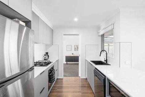 Property photo of 55 Dunrossil Drive Sunbury VIC 3429