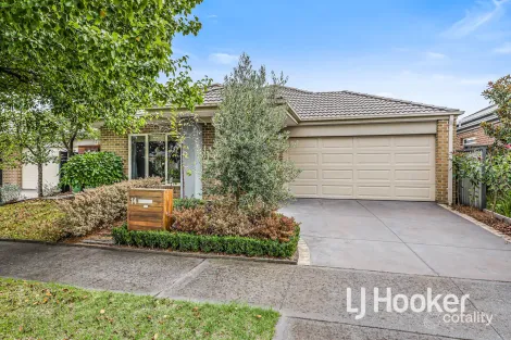 Property photo of 14 Camdolle Close Pakenham VIC 3810