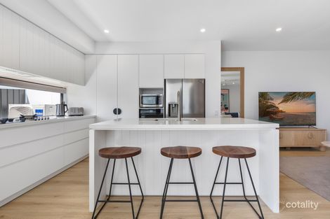 Property photo of 18 Bronte Circuit Hope Island QLD 4212