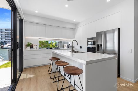 Property photo of 18 Bronte Circuit Hope Island QLD 4212