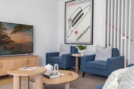 Property photo of 18 Bronte Circuit Hope Island QLD 4212