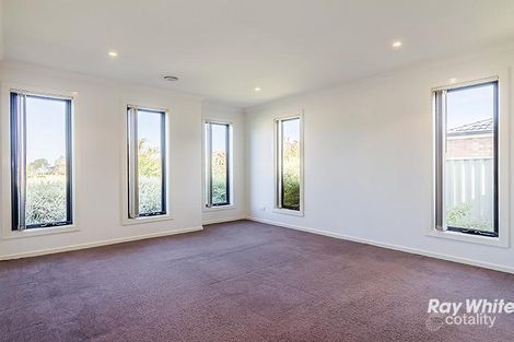 Property photo of 10 Foxhound Grove Cranbourne East VIC 3977