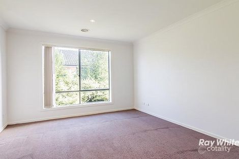 Property photo of 10 Foxhound Grove Cranbourne East VIC 3977