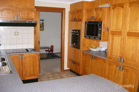 Property photo of 3 Amaroo Road Hillvue NSW 2340