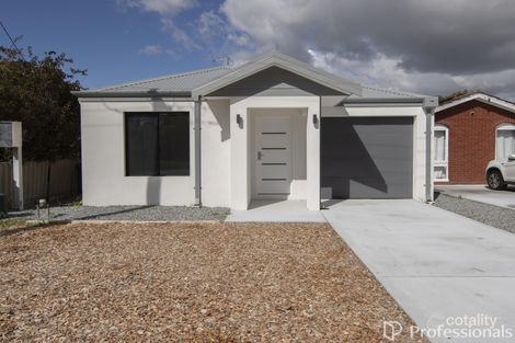 2a Carleton Cres, Forrestfield, WA 6058