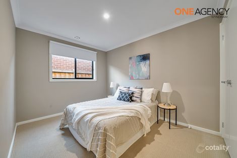 Property photo of 35 Bridgefield Parkway Rockbank VIC 3335