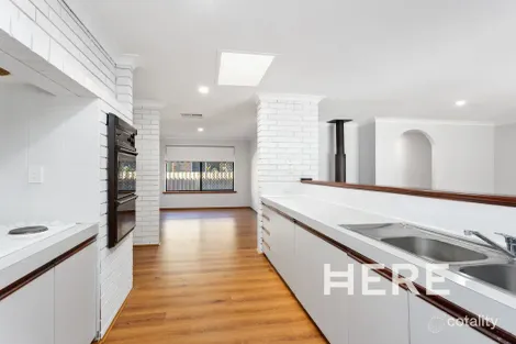 Property photo of 33 Farley Way Bayswater WA 6053