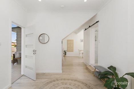 Property photo of 102 Cams Boulevard Summerland Point NSW 2259