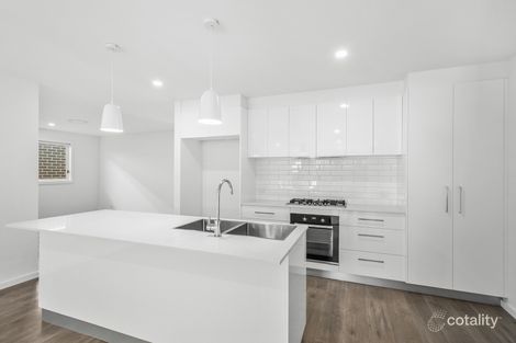 Property photo of 7 Bowral Crescent Tullimbar NSW 2527