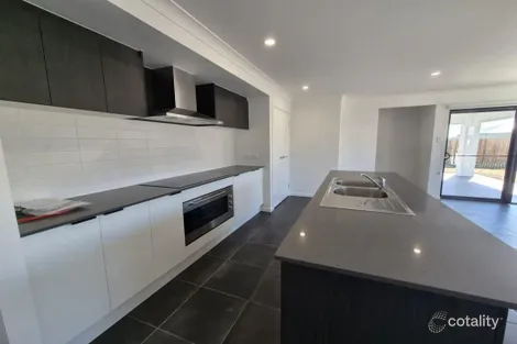 Property photo of 8 Bluegrass Rasmussen QLD 4815