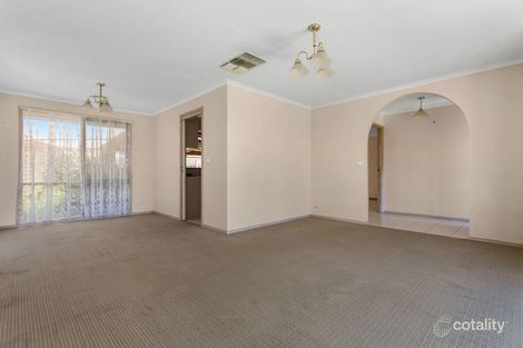 Property photo of 2 Lindenow Court Cranbourne North VIC 3977