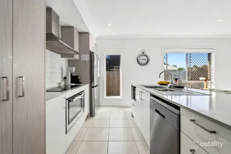 Property photo of 7 Greenview Circuit Arundel QLD 4214