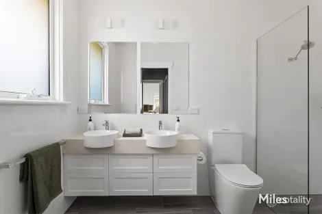 Property photo of 13 Lawrence Street Eaglemont VIC 3084